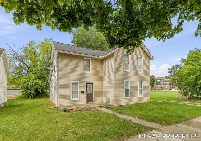 Photo 2 of Single family home for sale at 215 2nd Avenue, Big Rapids, MI 49307 | MLS# 65026047730 | Listing updated on 2026-09-10