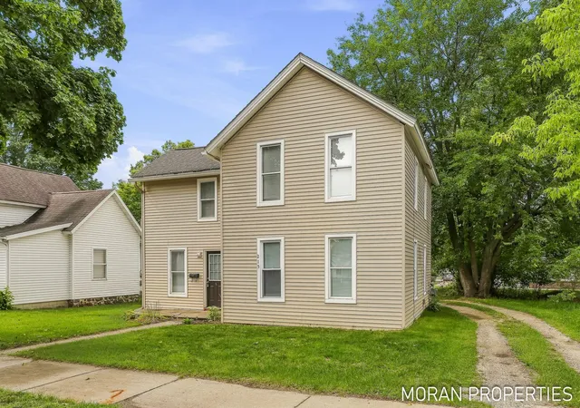 Photo 3 of Single family home for sale at 215 2nd Avenue, Big Rapids, MI 49307 | MLS# 65026047730 | Listing updated on 2026-09-10