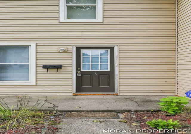Photo 3 of Single family home for sale at 215 2nd Avenue, Big Rapids, MI 49307 | MLS# 65026047730 | Listing updated on 2026-09-10