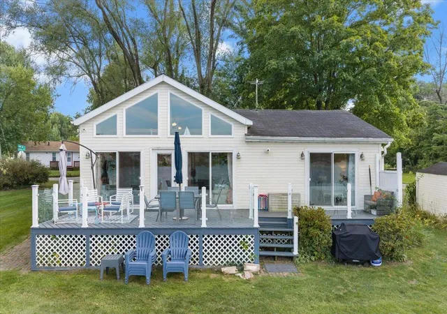 Photo 1 of Single family home for sale at 25030 Lakeshore Dr, Dowagiac, MI 49047 | MLS# 65026047729 | Listing updated on 2026-09-16