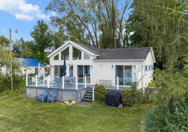 Photo 3 of Single family home for sale at 25030 Lakeshore Dr, Dowagiac, MI 49047 | MLS# 65026047729 | Listing updated on 2026-09-16