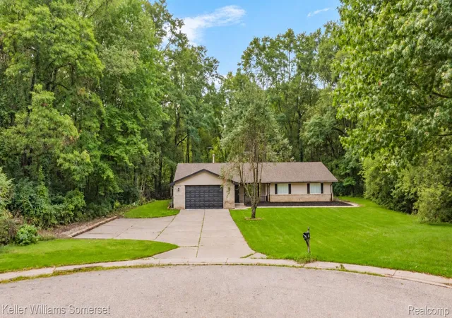 Photo 2 of Single family home for sale at 993 Groveland Pines Dr, Ortonville, MI 48462 | MLS# 20261072435 | Listing updated on 2026-10-18