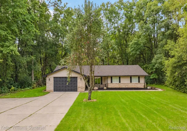 Photo 3 of Single family home for sale at 993 Groveland Pines Dr, Ortonville, MI 48462 | MLS# 20261072435 | Listing updated on 2026-10-18