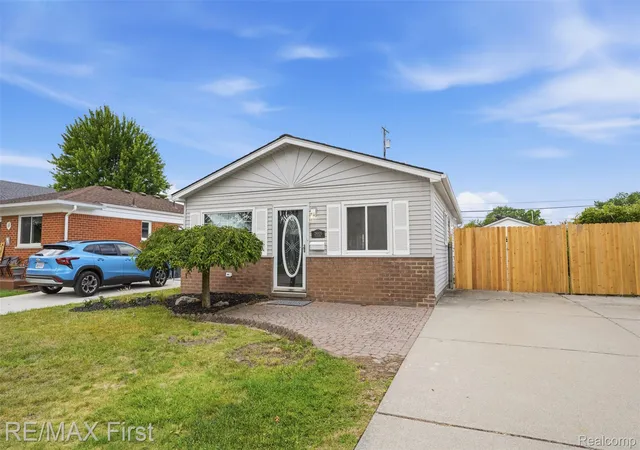 Photo 2 of Single family home for sale at 28005 Gladstone St, Saint Clair Shores, MI 48081 | MLS# 20261072440 | Listing updated on 2026-09-15