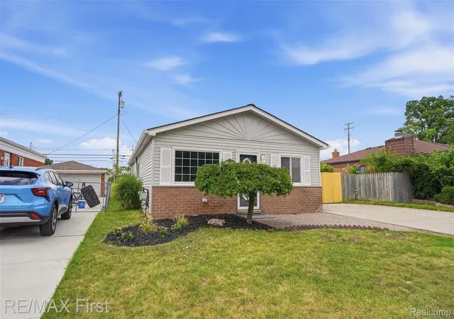 Photo 3 of Single family home for sale at 28005 Gladstone St, Saint Clair Shores, MI 48081 | MLS# 20261072440 | Listing updated on 2026-09-15