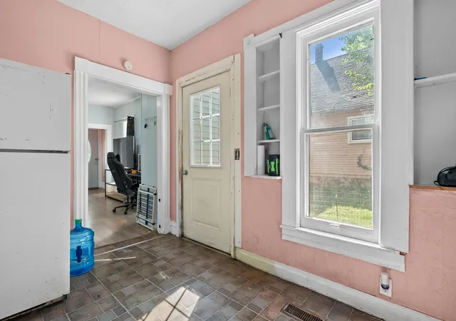 Photo 3 of Single family home for sale at 829 Simpson St, Kalamazoo, MI 49007 | MLS# 66026047733 | Listing updated on 2026-09-09