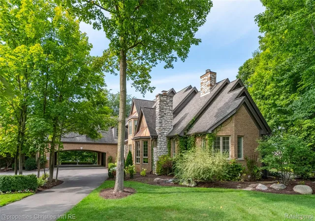 Photo 3 of Single family home for sale at 22853 Saint Andrews Dr, South Lyon, MI 48178 | MLS# 20261072443 | Listing updated on 2026-09-16