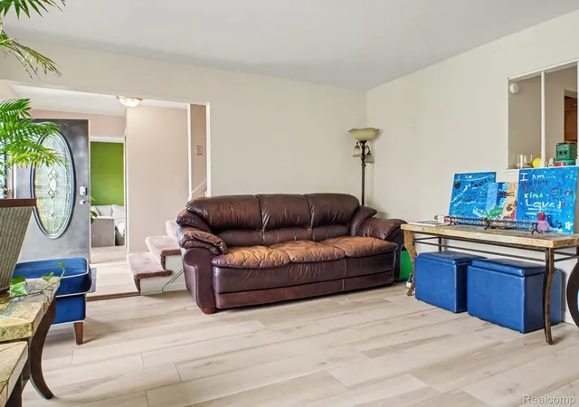 Photo 4 of Single family home for sale at 1837 Springfield St, Flint, MI 48503 | MLS# 20261072446 | Listing updated on 2026-09-11