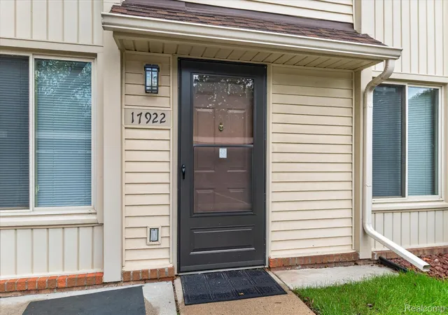 Photo 1 of Sale Pending at 17922 Phyllis St, Roseville, MI 48066 | MLS# 20261072453 | Listing updated on 2026-09-14