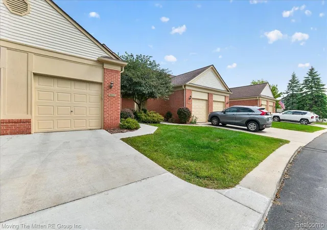 Listing Photo 3 - Condo for sale in building located at 3055 Ailsa Craig Dr, Ann Arbor, MI 48108