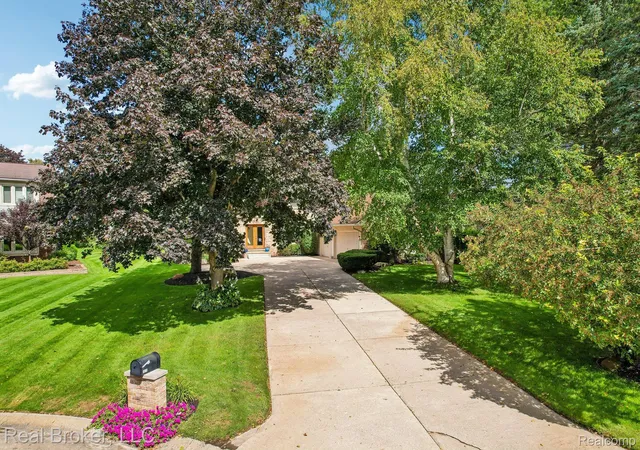 Photo 2 of Single family home for sale at 3630 Car Dr, Commerce Township, MI 48382 | MLS# 20261072459 | Listing updated on 2026-09-13