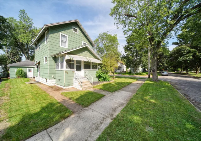 Single family home for sale at 626 Orange St, Jackson, MI 49202 | MLS# 55026047737