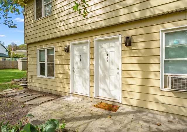 Listing Photo 2 - Condo for sale in building located at 733 Wheaton Ave, Kalamazoo, MI 49008