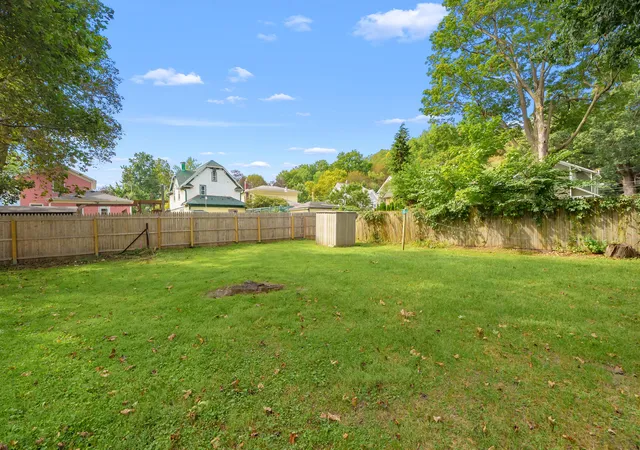 Listing Photo 4 - Condo for sale in building located at 733 Wheaton Ave, Kalamazoo, MI 49008