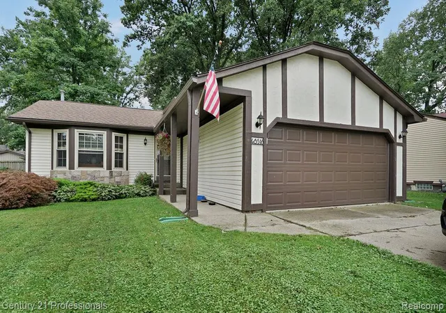 Photo 2 of Single family home for sale at 48518 Wheatfield St, Chesterfield, MI 48051 | MLS# 20261072465 | Listing updated on 2026-10-16