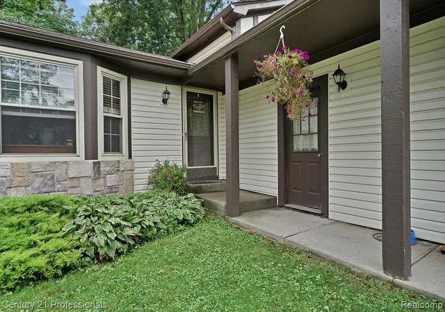 Photo 3 of Single family home for sale at 48518 Wheatfield St, Chesterfield, MI 48051 | MLS# 20261072465 | Listing updated on 2026-10-16