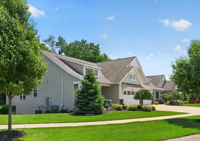 Listing Photo 2 - Condo for sale in building located at 6148 Harmon Grn Ave SW, Grandville, MI 49418