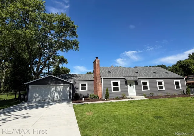 Photo 2 of Single family home for sale at 16045 Oporto St, Livonia, MI 48154 | MLS# 20261072467 | Listing updated on 2026-09-14