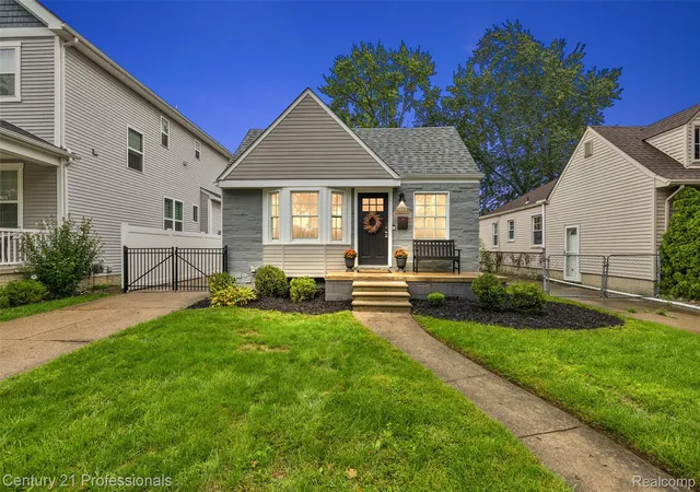 Photo 1 of Sale Pending at 3906 Oakshire Ave, Berkley, MI 48072 | MLS# 20261072473 | Listing updated on 2026-09-14