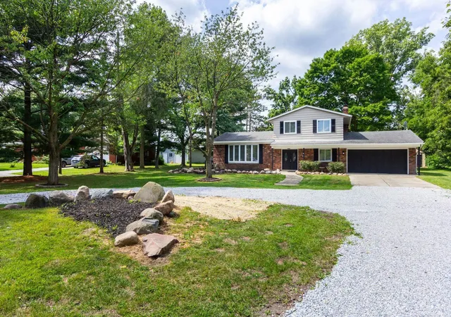 Photo 3 of Single family home for sale at 74875 Memphis Ridge Rd, Richmond, MI 48062 | MLS# 58050221190 | Listing updated on 2026-09-17