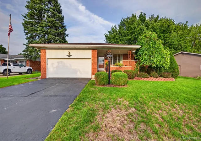 Photo 2 of Single family home for sale at 411 Tanview Dr, Oxford, MI 48371 | MLS# 20261072477 | Listing updated on 2026-09-12