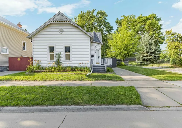 Photo 2 of Single family home for sale at 44 Union St, Mount Clemens, MI 48043 | MLS# 58050221193 | Listing updated on 2026-09-16