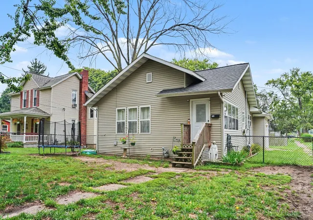 Single family home for sale at 212 N East Ave, Battle Creek, MI 49017 | MLS# 66026047752
