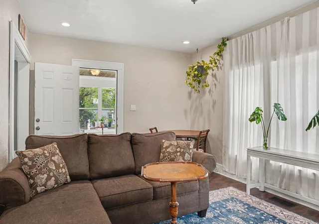 Photo 3 of Single family home for sale at 212 N East Ave, Battle Creek, MI 49017 | MLS# 66026047752 | Listing updated on 2026-09-09