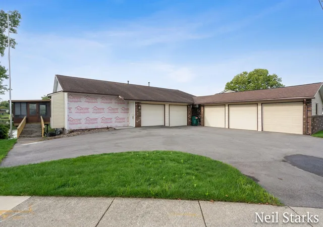 Photo 1 of Sale Pending at 2858 Porter Ct Sw, Grandville, MI 49418 | MLS# 65026047753 | Listing updated on 2026-09-14
