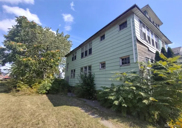 Photo 3 of Single family home for sale at 14223 Glenwood St, Detroit, MI 48205 | MLS# 20261072483 | Listing updated on 2026-09-28
