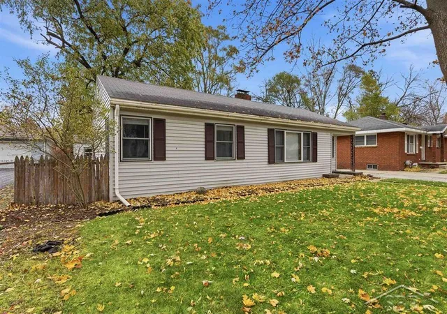 Photo 3 of Single family home for sale at 709 Maple St, Midland, MI 48640 | MLS# 61050221195 | Listing updated on 2026-09-10