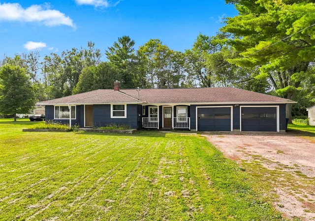 Photo 1 of Single family home for sale at 3221 N Four Mile Rd, Traverse City, MI 49686 | MLS# 78080073342 | Listing updated on 2026-09-17
