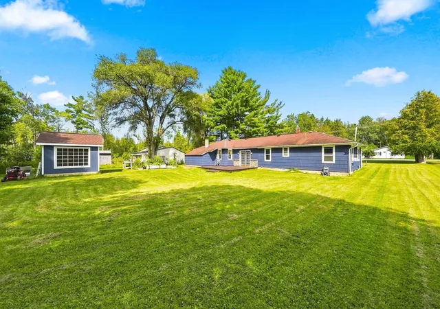 Photo 2 of Single family home for sale at 3221 N Four Mile Rd, Traverse City, MI 49686 | MLS# 78080073342 | Listing updated on 2026-09-17