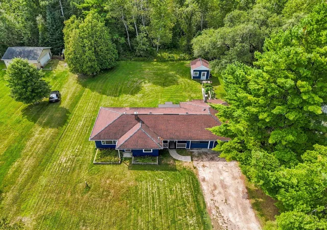 Photo 3 of Single family home for sale at 3221 N Four Mile Rd, Traverse City, MI 49686 | MLS# 78080073342 | Listing updated on 2026-09-17