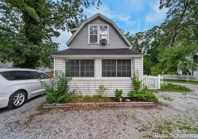 Photo 2 of Single family home for sale at 15831 Cherry St, Spring Lake, MI 49456 | MLS# 71026047760 | Listing updated on 2026-09-10