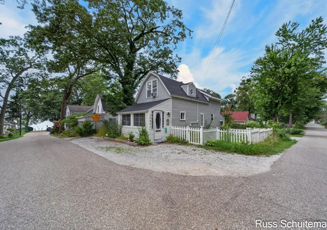 Photo 3 of Single family home for sale at 15831 Cherry St, Spring Lake, MI 49456 | MLS# 71026047760 | Listing updated on 2026-09-10