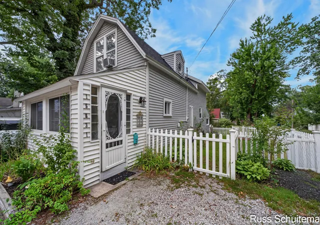 Photo 3 of Single family home for sale at 15831 Cherry St, Spring Lake, MI 49456 | MLS# 71026047760 | Listing updated on 2026-09-10