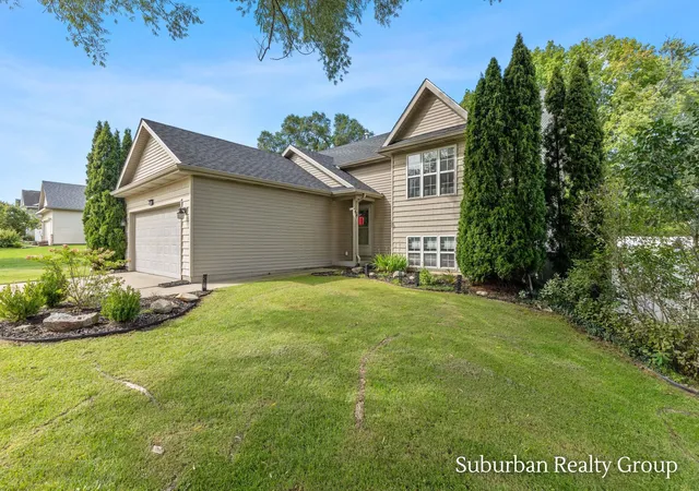 Photo 2 of Single family home for sale at 6379 Sheldon Dr, Hudsonville, MI 49426 | MLS# 65026047758 | Listing updated on 2026-09-14