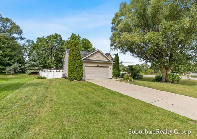 Photo 3 of Single family home for sale at 6379 Sheldon Dr, Hudsonville, MI 49426 | MLS# 65026047758 | Listing updated on 2026-09-14