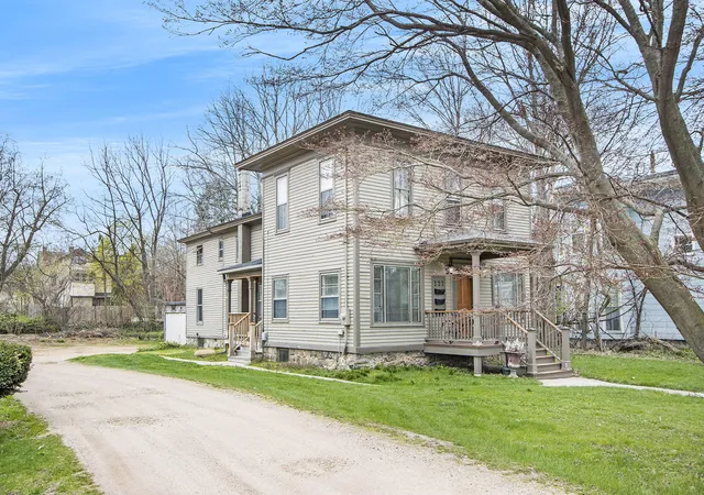 Listing Photo 4 - Condo for sale in building located at 127 Elm St, Kalamazoo, MI 49008