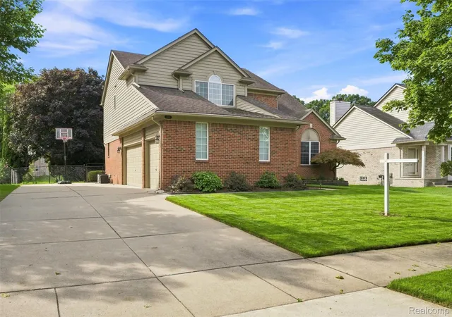 Photo 2 of Single family home for sale at 8062 Pickering Pl, Westland, MI 48185 | MLS# 20261072493 | Listing updated on 2026-09-17