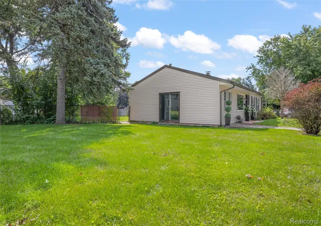 Photo 3 of Single family home for sale at 6119 Marcy St, Brighton, MI 48116 | MLS# 20261072496 | Listing updated on 2026-09-15