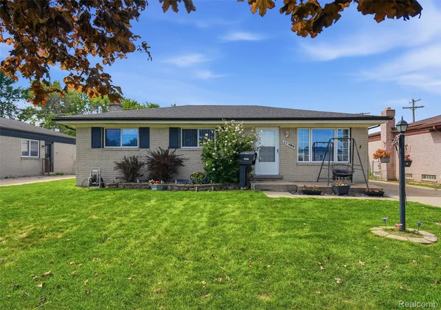Photo 1 of Single family home for sale at 27589 Larry St, Roseville, MI 48066 | MLS# 20261072495 | Listing updated on 2026-09-11