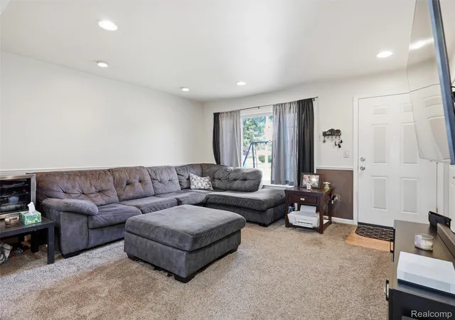 Photo 3 of Single family home for sale at 27589 Larry St, Roseville, MI 48066 | MLS# 20261072495 | Listing updated on 2026-09-11