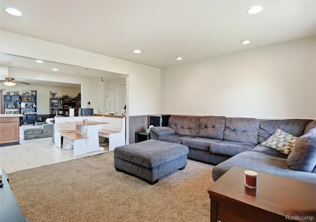 Photo 3 of Single family home for sale at 27589 Larry St, Roseville, MI 48066 | MLS# 20261072495 | Listing updated on 2026-09-11