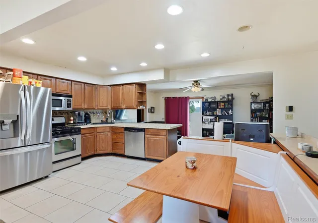 Photo 4 of Single family home for sale at 27589 Larry St, Roseville, MI 48066 | MLS# 20261072495 | Listing updated on 2026-09-11