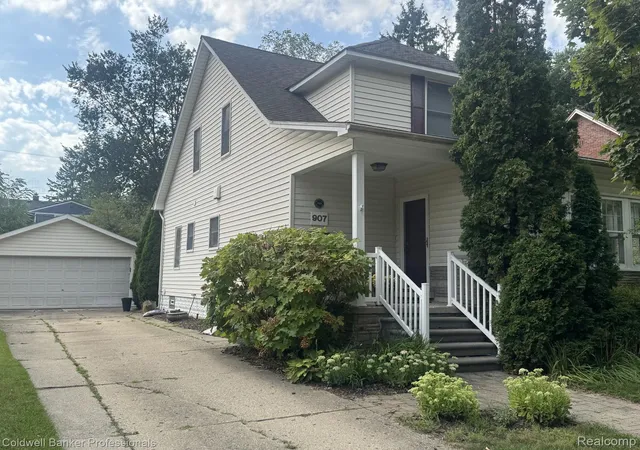 Photo 2 of Single family home for sale at 907 Lockwood Rd, Royal Oak, MI 48067 | MLS# 20261072498 | Listing updated on 2026-09-13