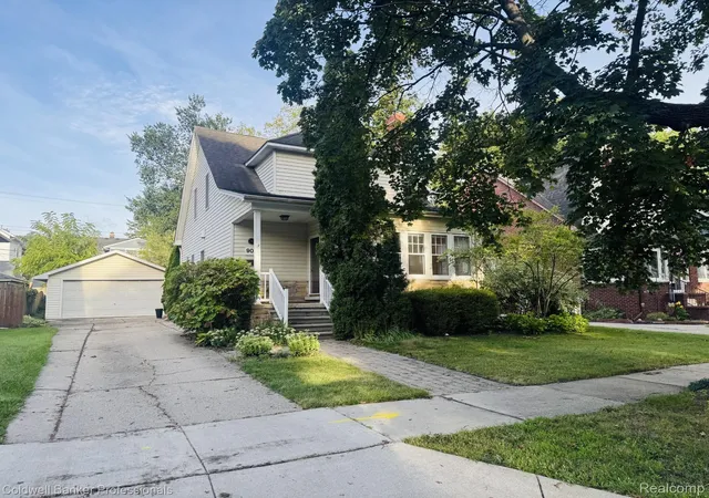 Photo 3 of Single family home for sale at 907 Lockwood Rd, Royal Oak, MI 48067 | MLS# 20261072498 | Listing updated on 2026-09-13