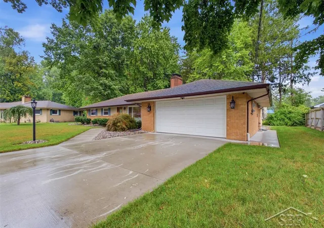 Photo 2 of Single family home for sale at 3140 Revere Dr, Saginaw, MI 48603 | MLS# 61050221207 | Listing updated on 2026-09-09