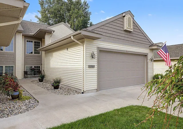 Listing Photo 2 - Condo for sale in building located at 1207 S Timberview Dr, Whitehall, MI 49461